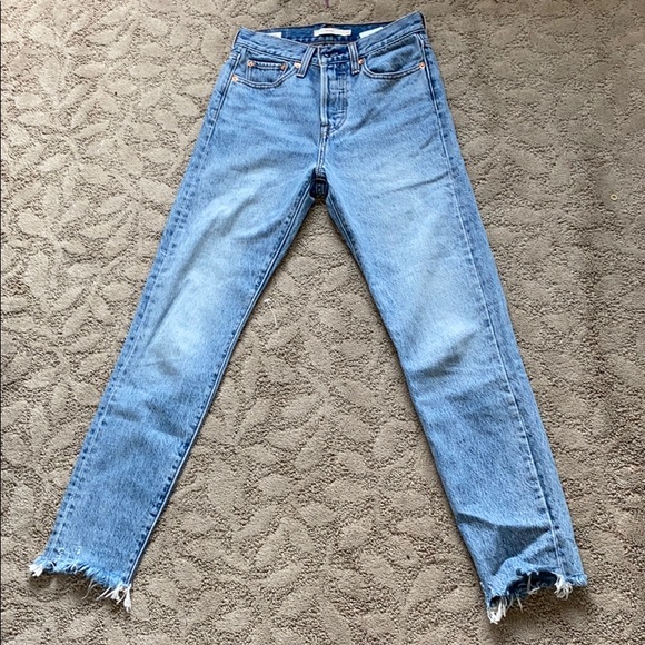 Levi’s wedgie straight leg jeans! - Picture 3 of 4